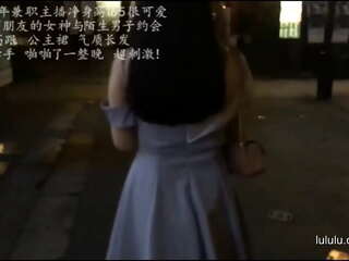 极品清纯漂亮95年爆乳 ，这素质最受土豪青睐，酒店爆草小嫩逼